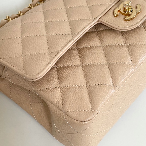 โSOLDโ Chanel M Classic Double Flap - Picture 6 of 16